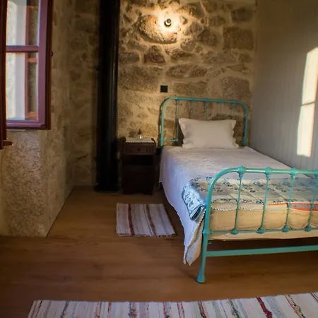 Casas Dos Avos Guest House Vale de Cambra Room photo